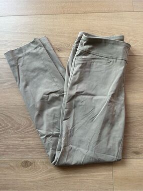 Van Heusen Women’s Khaki Dress Pants Size 8